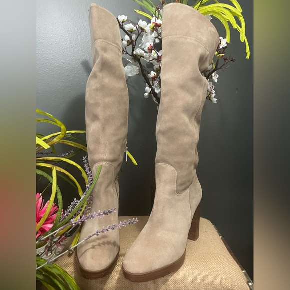 Gorgeous Michael Kors tall boots - Picture 2 of 4